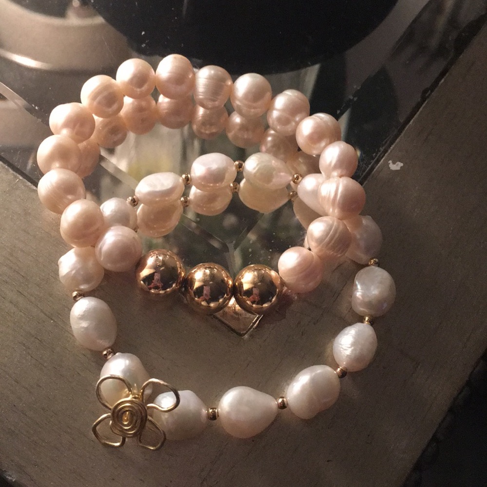 Genuine Pearl Stretch bracelet. 2 for 1